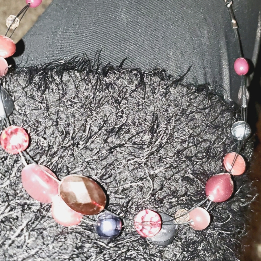 lia sophia necklace 16-19" pinks in color